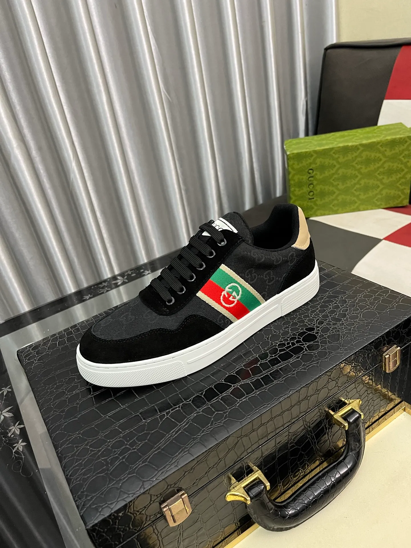 Men's shoes 💰440⌚️⌚️ (GUCCI) Men's casual shoes from Gucci's official website, the same style, the upper is made of cowhide with imported new brand elements Gucci, showing a good atmosphere, simple design, super versatile, 🐑 leather lining, air-cushion rubber outsole, size 38-443️⃣ colors available